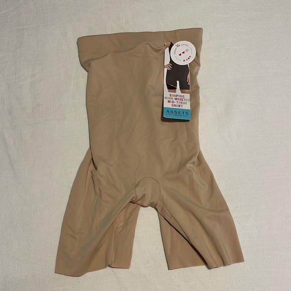 Assets by Spanx - Picture 1 of 3